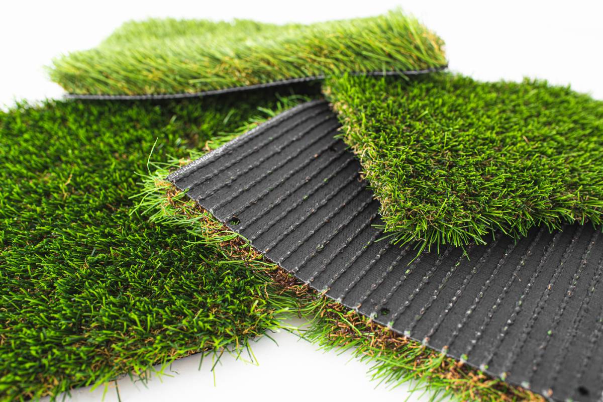 Artificial Grass: Pros & Cons? How Long Does It Last? How Much Does It Cost?
