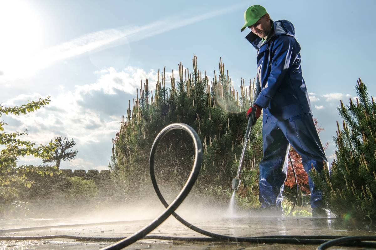 When is the Best Time to Pressure Wash Your House? The Cost of Pressure Washing Your House